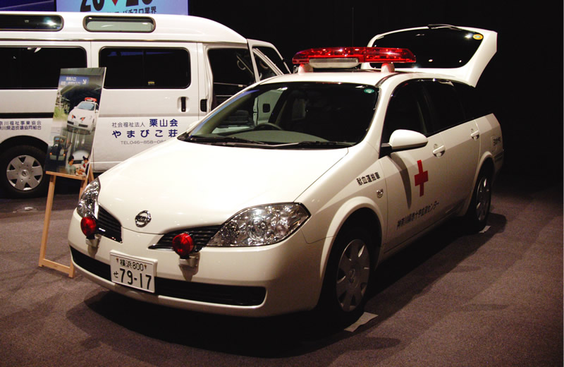 日赤血液輸送車